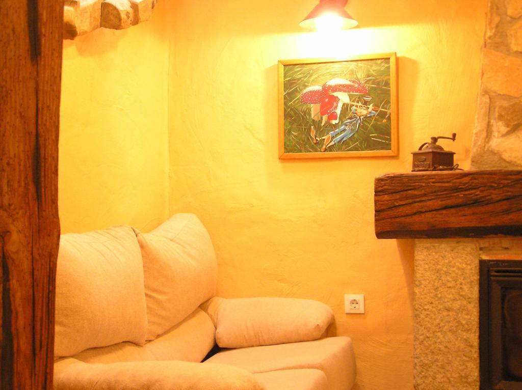 Hostal Rural Las Cuatro Calles San Martín del Pimpollar Exteriör bild