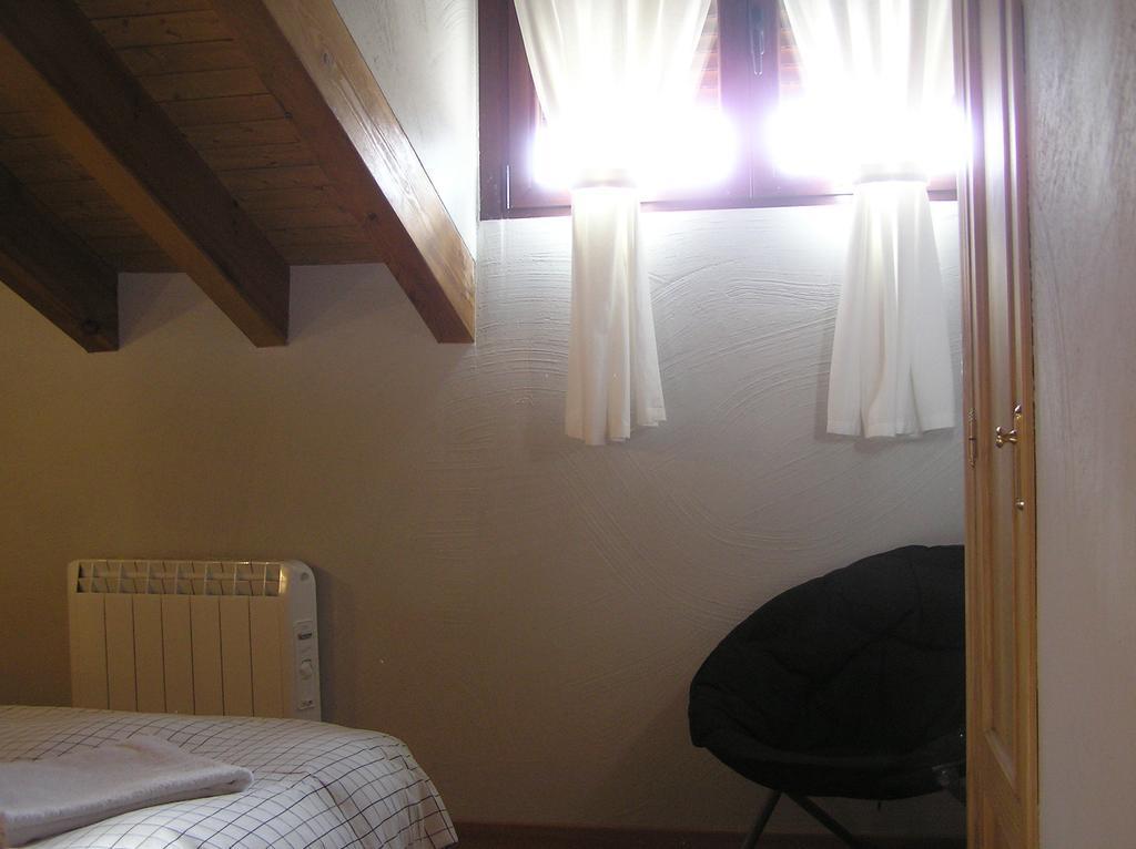 Hostal Rural Las Cuatro Calles San Martín del Pimpollar Exteriör bild