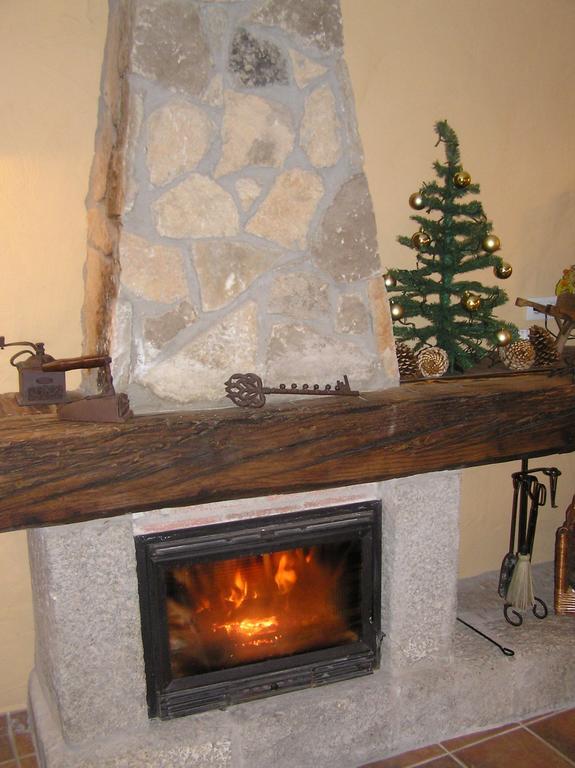 Hostal Rural Las Cuatro Calles San Martín del Pimpollar Exteriör bild