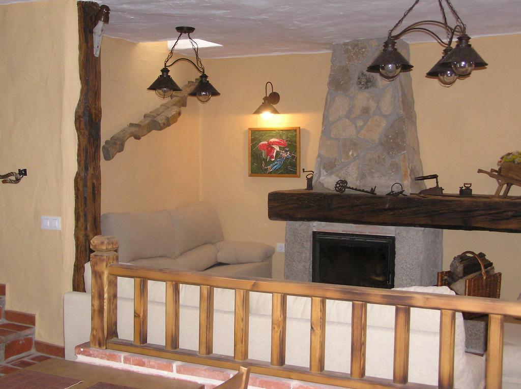 Hostal Rural Las Cuatro Calles San Martín del Pimpollar Exteriör bild